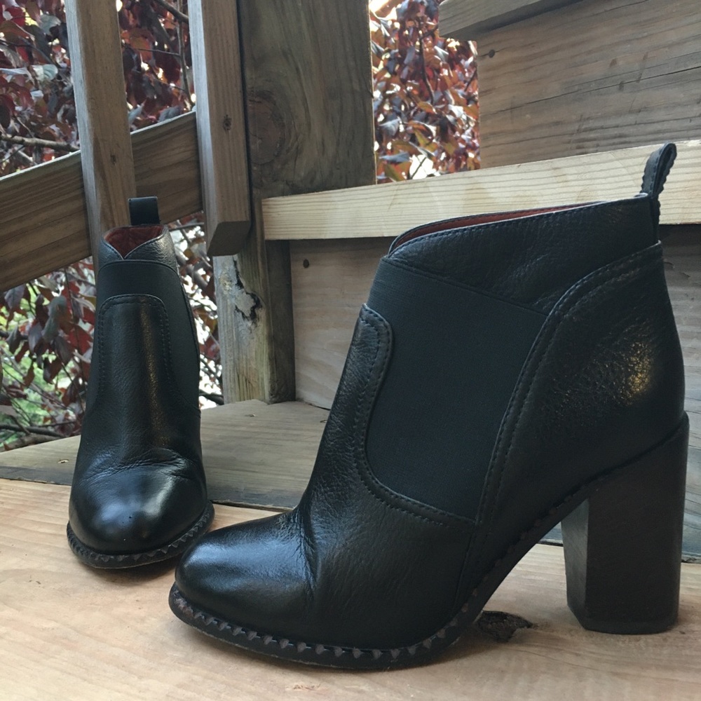 Marc by Marc Jacobs black heel boot carved wood 8